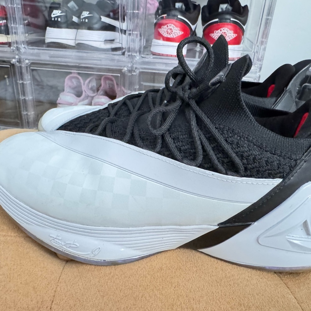 Peak Performance Black and Gray Sneakers with Modern Design
